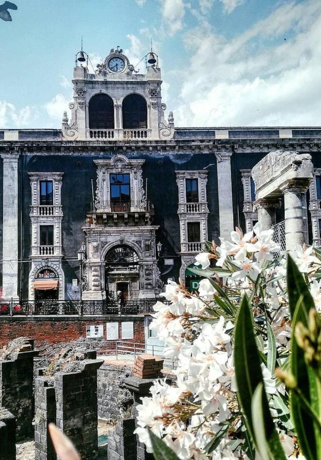Lavica Di Mezzo Apartments Catania Esterno foto