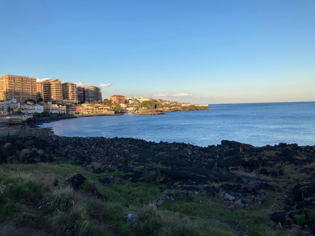 Lavica Di Mezzo Apartments Catania Esterno foto