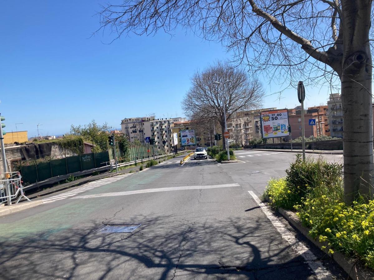 Lavica Di Mezzo Apartments Catania Esterno foto