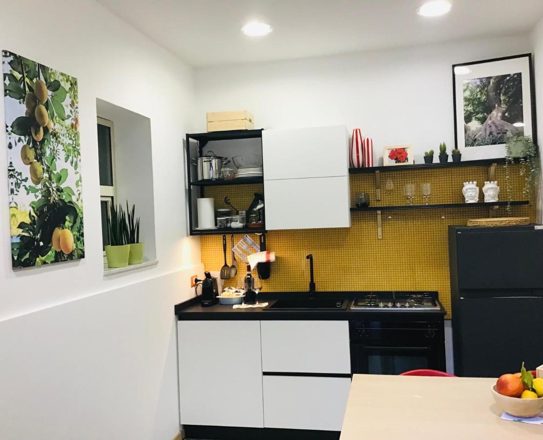 Lavica Di Mezzo Apartments Catania Esterno foto