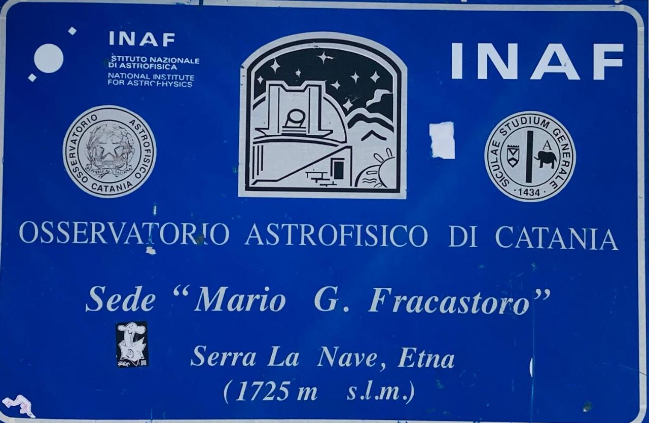 Lavica Di Mezzo Apartments Catania Esterno foto